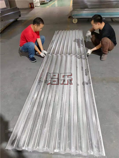 铝乐建材公司让你轻松的订购高品质雕花铝单板