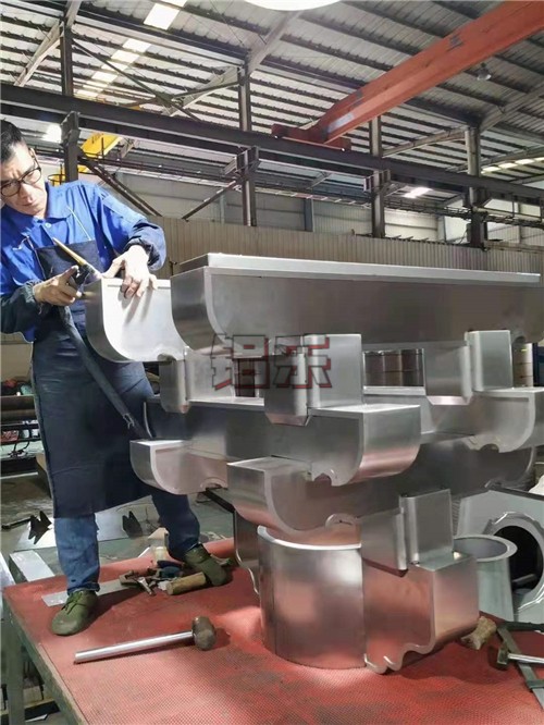 铝乐建材公司告诉您快速选择优质的雕花铝单板